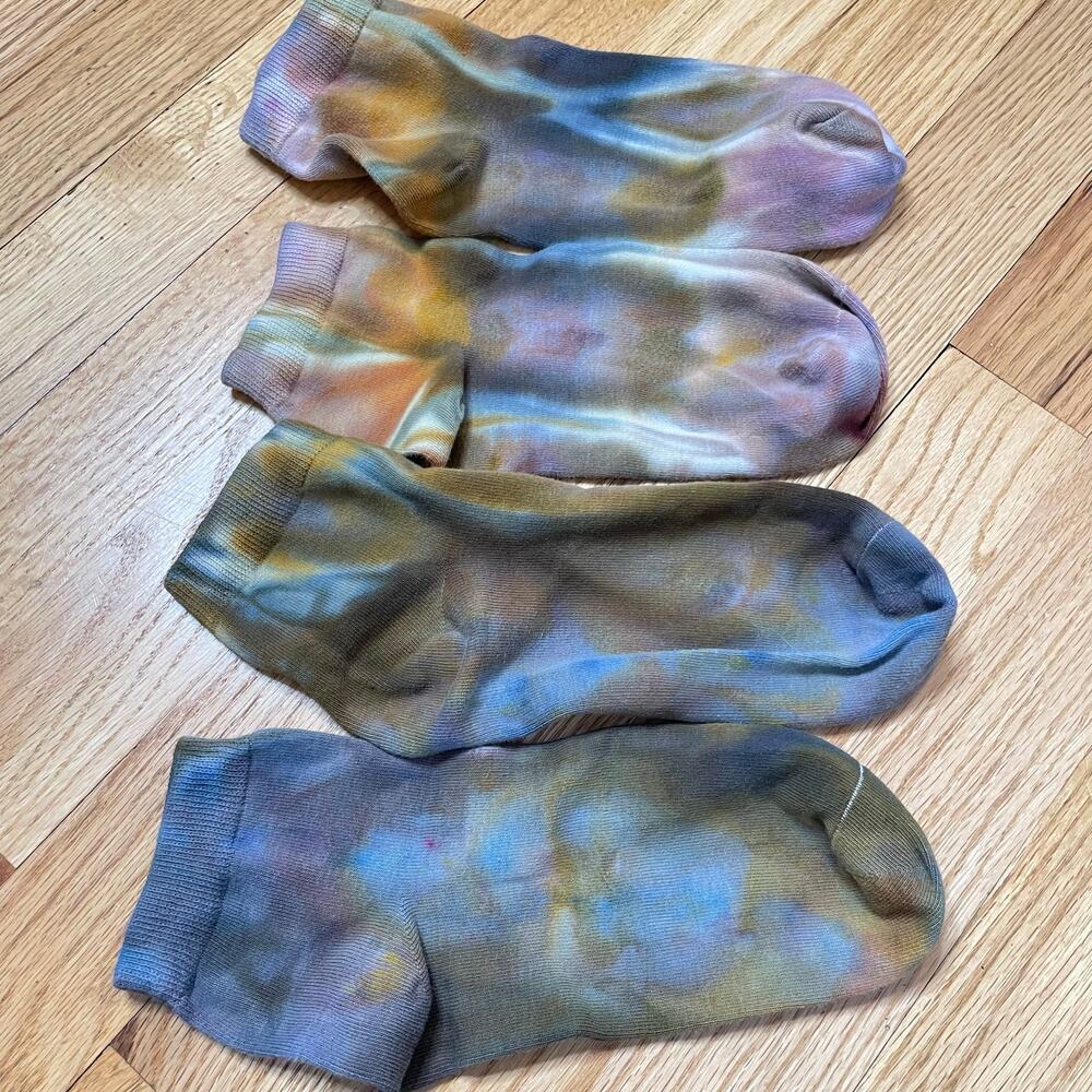 Two pairs of men’s tie dyed ankle socks size 6-10